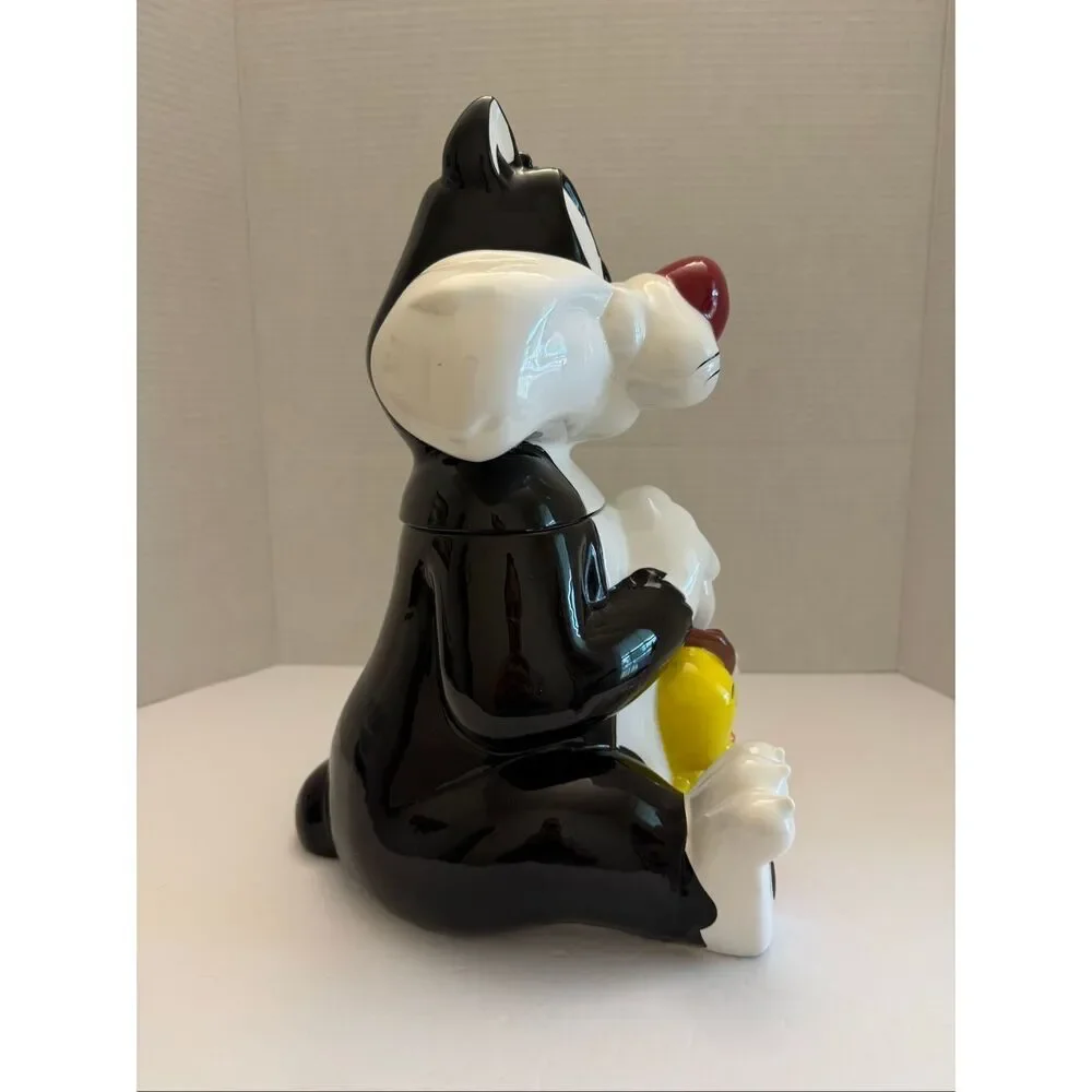 Warner Brothers Looney Tunes Sylvester Holding Cookies & Tweety Bird Cookie Jar